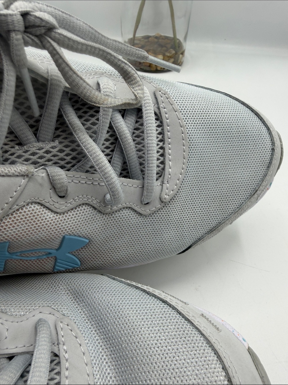 Under Armour Light Gray Sneakers with Blue Logo and Speckled Sole - Picture 9 of 10